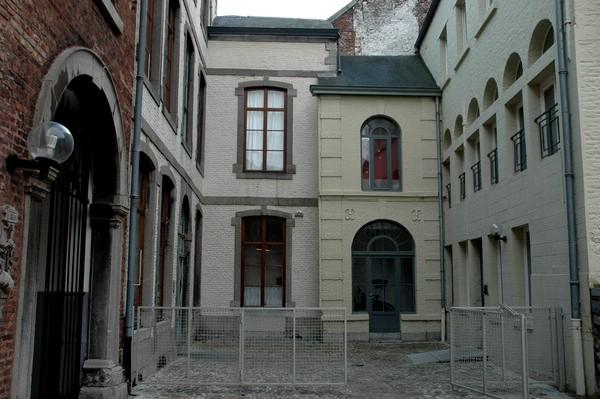 namur2004230