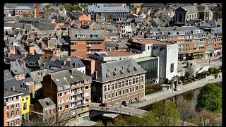 namur100411002