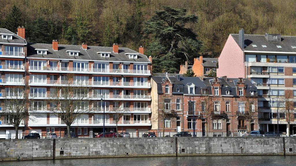 namur2402130116